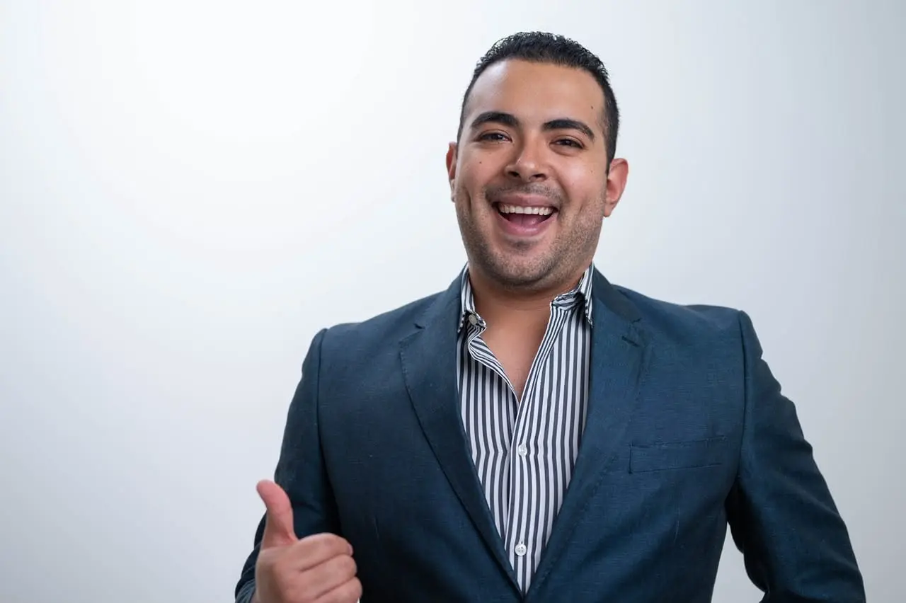 Retrato de Tomás Bay, director y asesor inmobiliario de FLIC